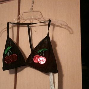 🔥NWT Forever 21 Black bralette 🍒